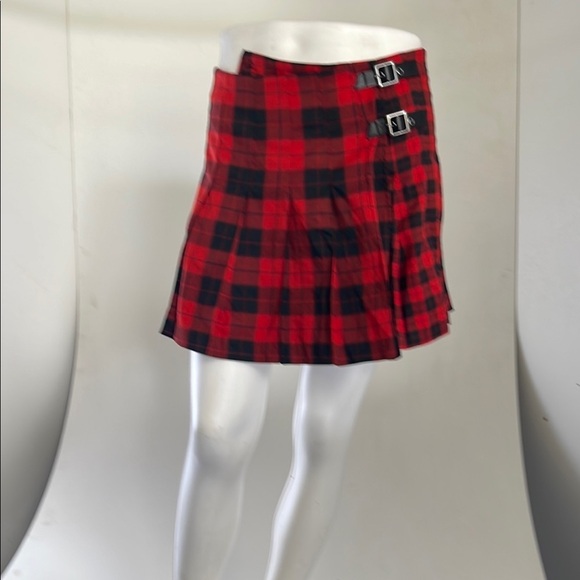 H&M Dresses & Skirts - H&M Red Plaid Skirt with Buckle Accents size 6